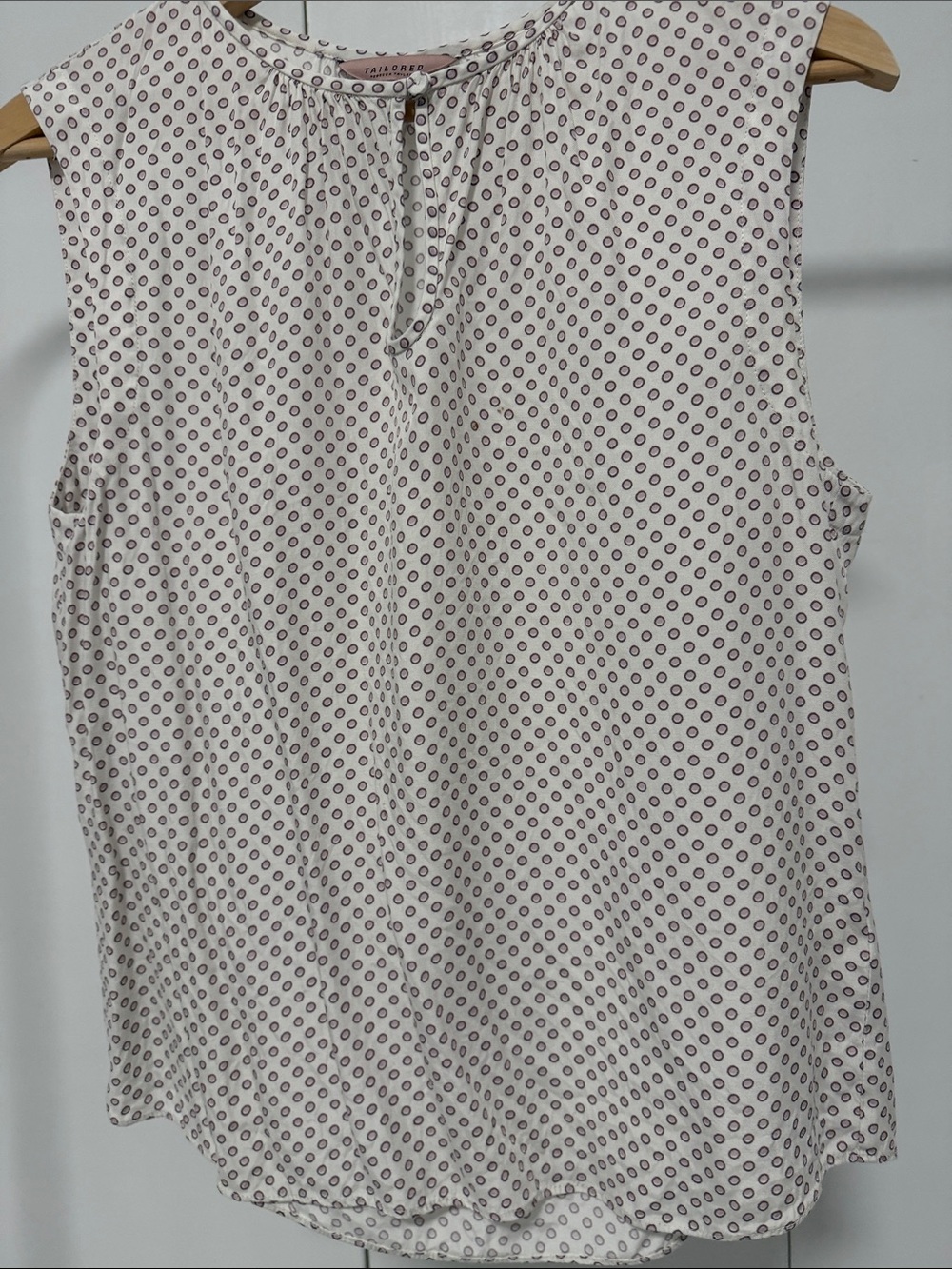 Rebecca Taylor Cream Sleeveless Blouse. Silk/Viscose.